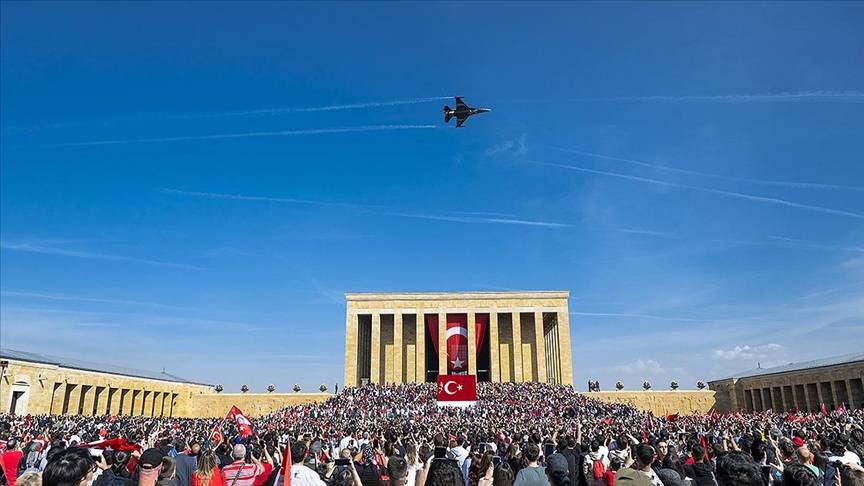 30 Ağustos SoloTürk gösteri saati belli oldu! Anıtkabir üzerinde gökyüzünü renklendirecek 2